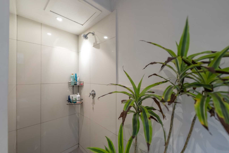 2 Bedroom Property for Sale in Vredehoek Western Cape